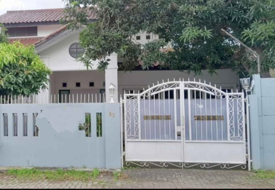 Spacious 4-Bedroom House for Sale in Jagakarsa, South Jakarta with Garden and Garage 6
