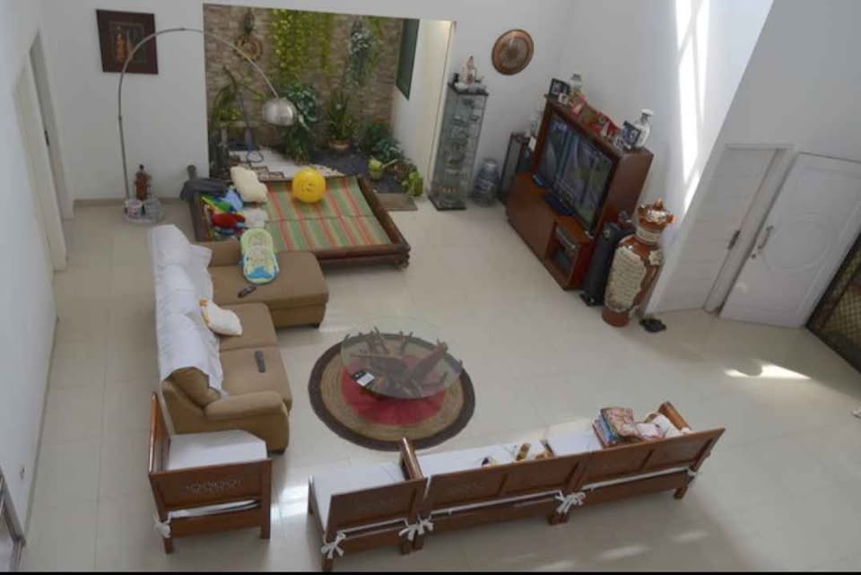 Spacious 4-Bedroom House for Sale in Jagakarsa, South Jakarta with Garden and Garage 7