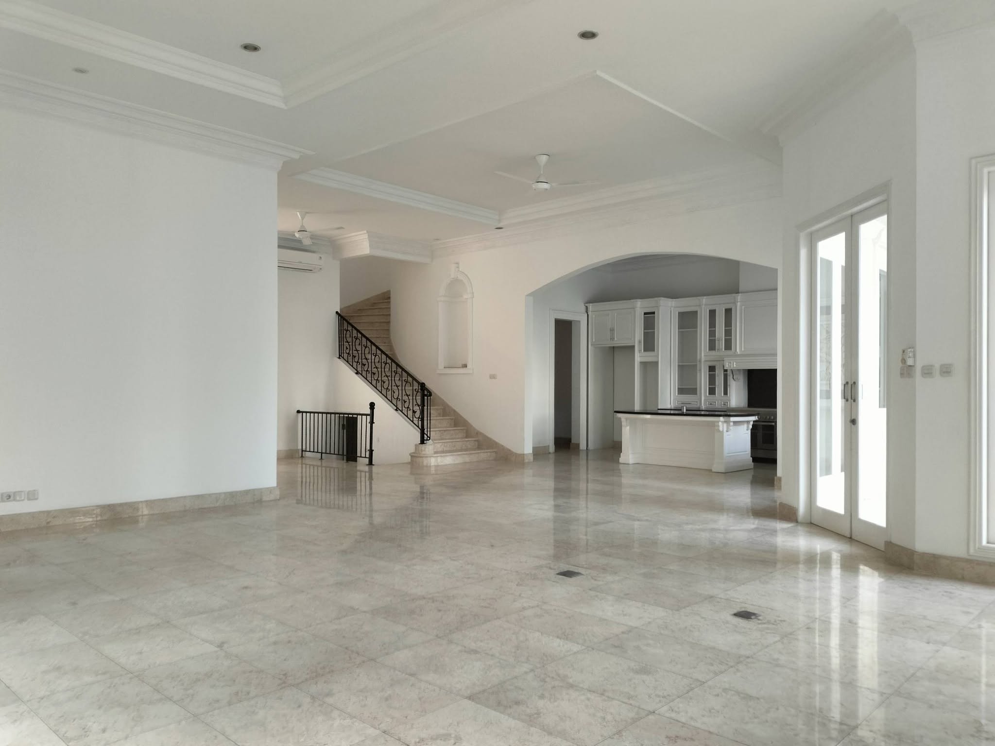 Spacious 5-Bedroom House for Rent in Cilandak with Private Pool 4