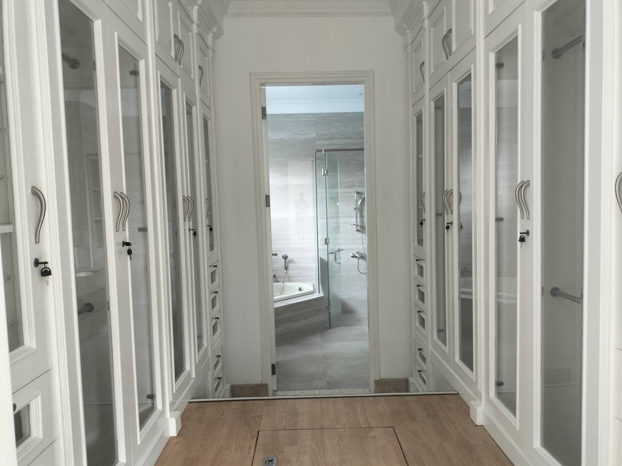 Spacious 5-Bedroom House for Rent in Cilandak with Private Pool 8