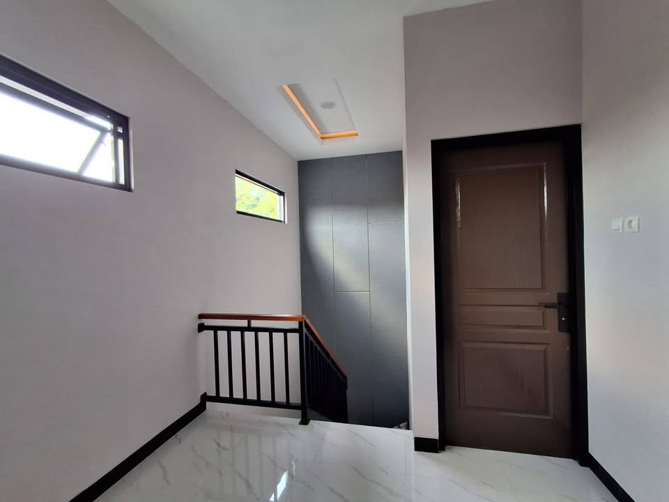 House for Sale in Mangunsari, Semarang with Carport and Garage 2