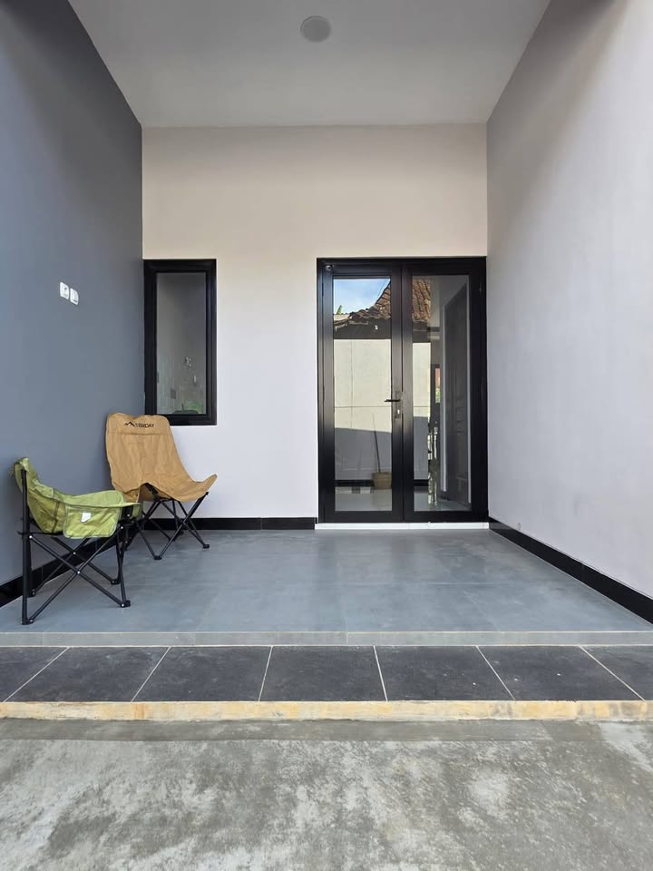 House for Sale in Mangunsari, Semarang with Carport and Garage 7