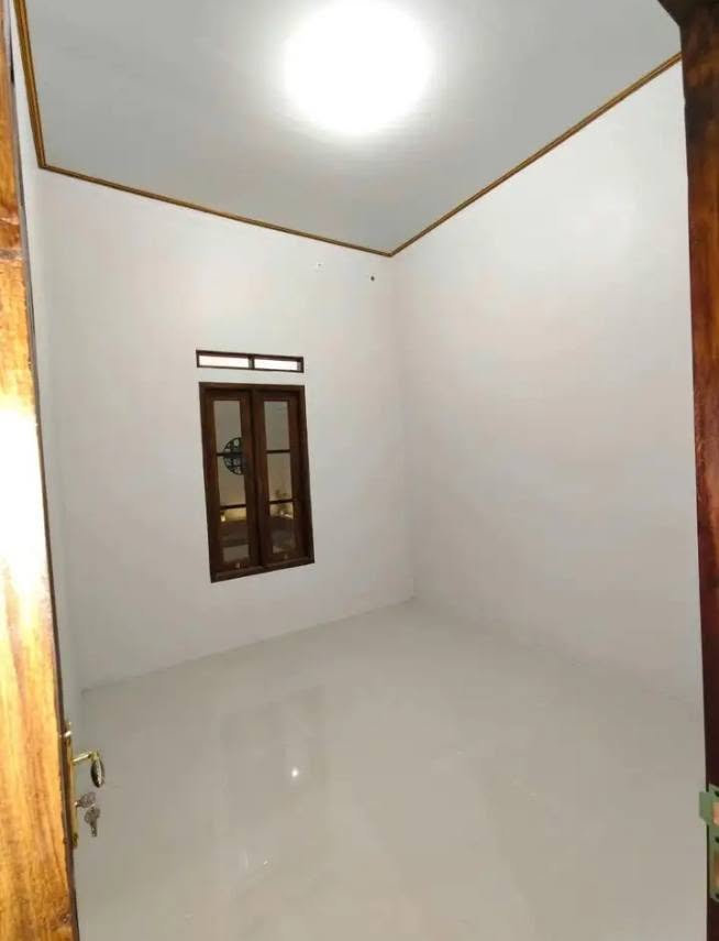 House for Sale in Graha Melasti, Bekasi with Garden and Carport 3