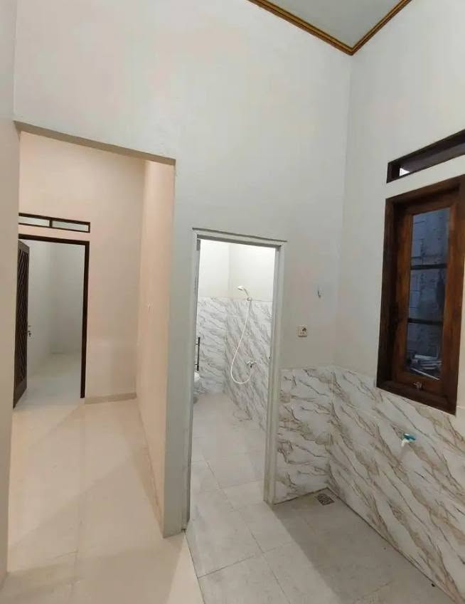 House for Sale in Graha Melasti, Bekasi with Garden and Carport 5