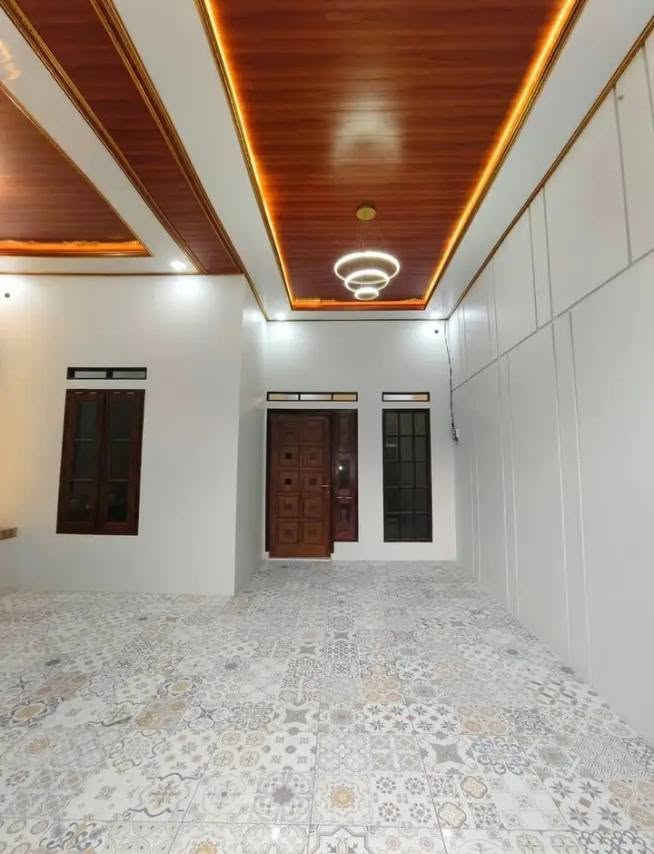 House for Sale in Graha Melasti, Bekasi with Garden and Carport 6