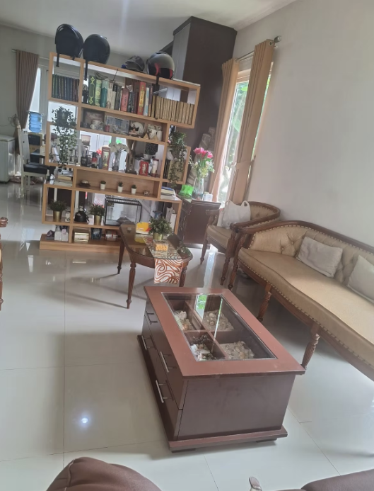 Rumah 2 Lantai Paragon Residence Serpong | 5 KT, SHM, Kolam Renang | Rp 1.9m