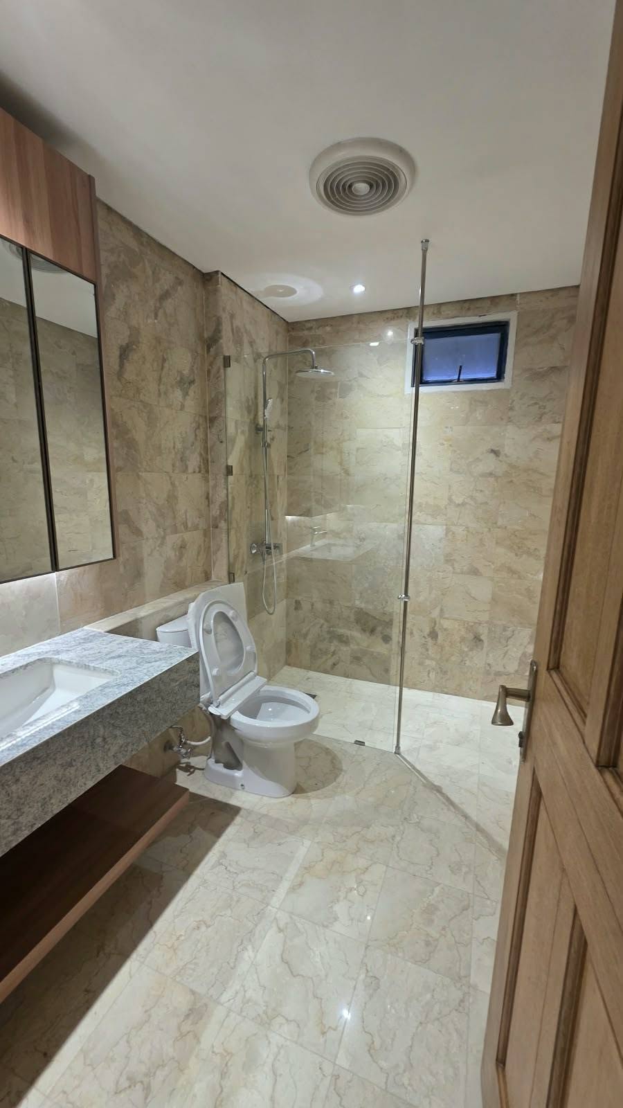 Fully Furnished 2-Bedroom Apartment for Rent in Park Royale, Jakarta Pusat 3