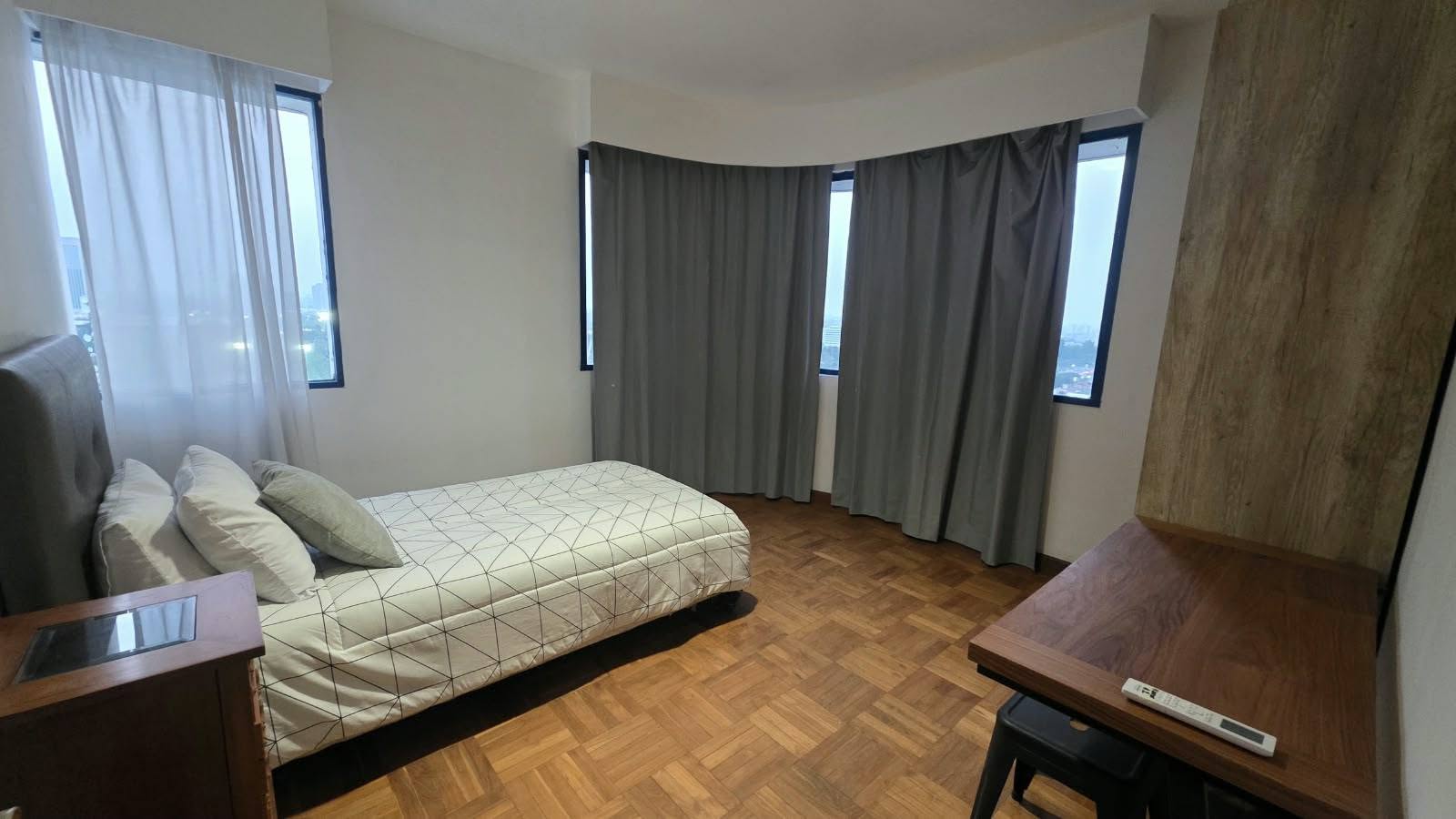 Fully Furnished 2-Bedroom Apartment for Rent in Park Royale, Jakarta Pusat 4