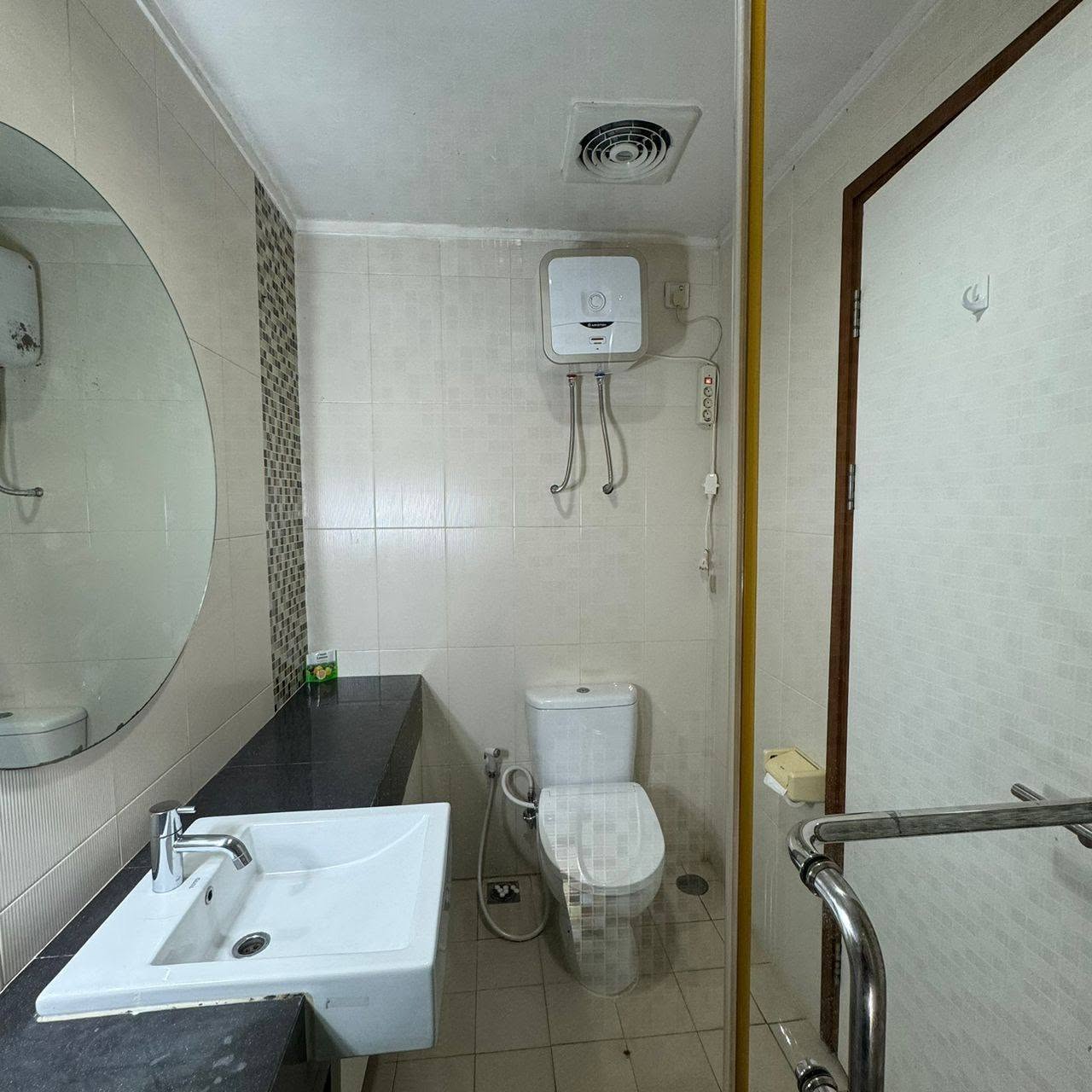 Fully Furnished 2-Bedroom Apartment for Rent in Tanah Abang, Jakarta Pusat 4