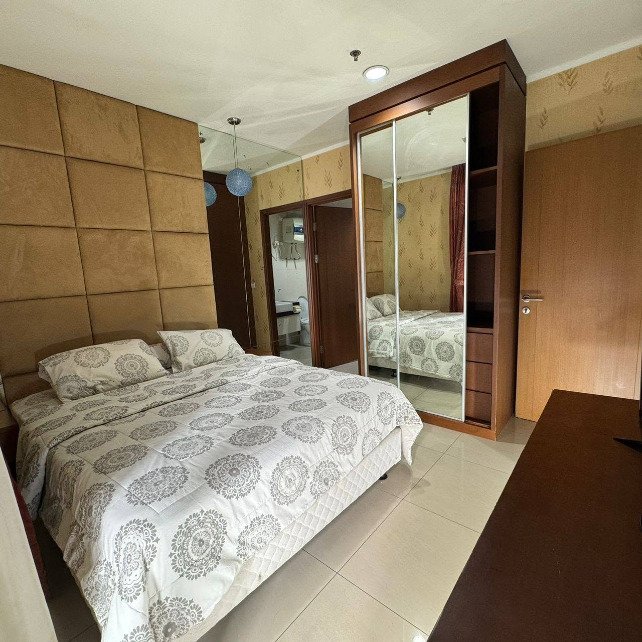 Fully Furnished 2-Bedroom Apartment for Rent in Tanah Abang, Jakarta Pusat 6