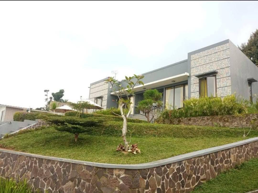 Spacious 4-Bedroom Villa with Private Pool in Cijeruk, Bogor 5