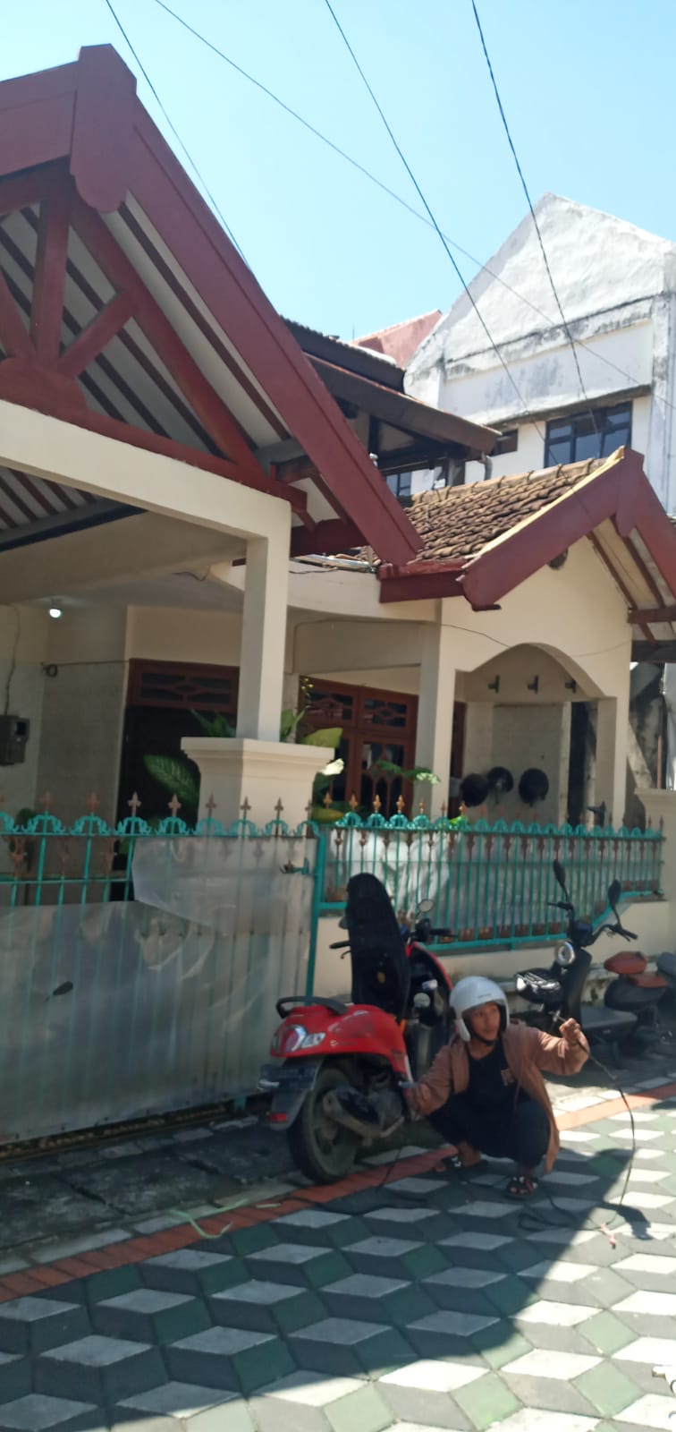 Spacious 4-Bedroom House for Sale in Medokan Semampir, Surabaya with Full Facilities