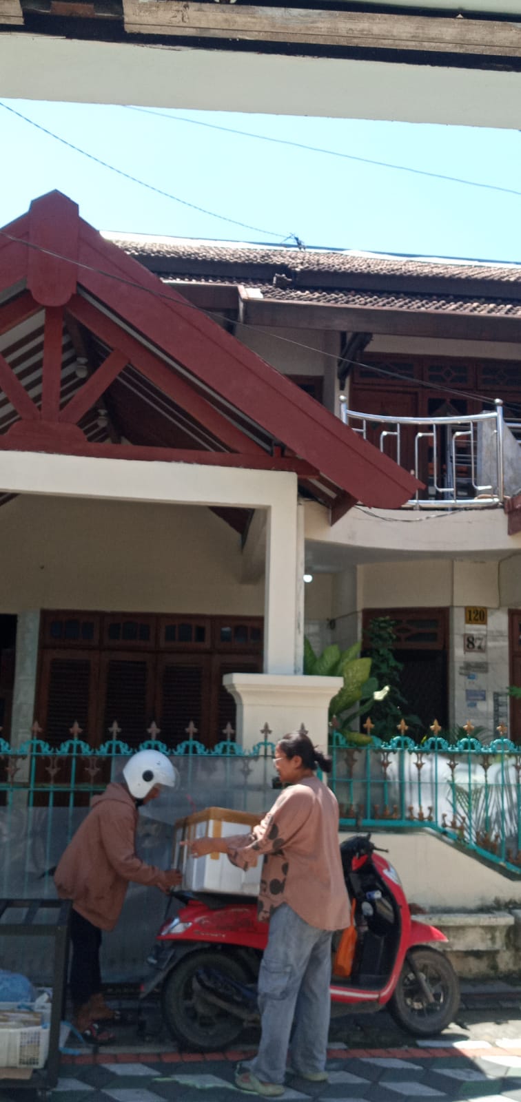 Spacious 4-Bedroom House for Sale in Medokan Semampir, Surabaya with Full Facilities 3