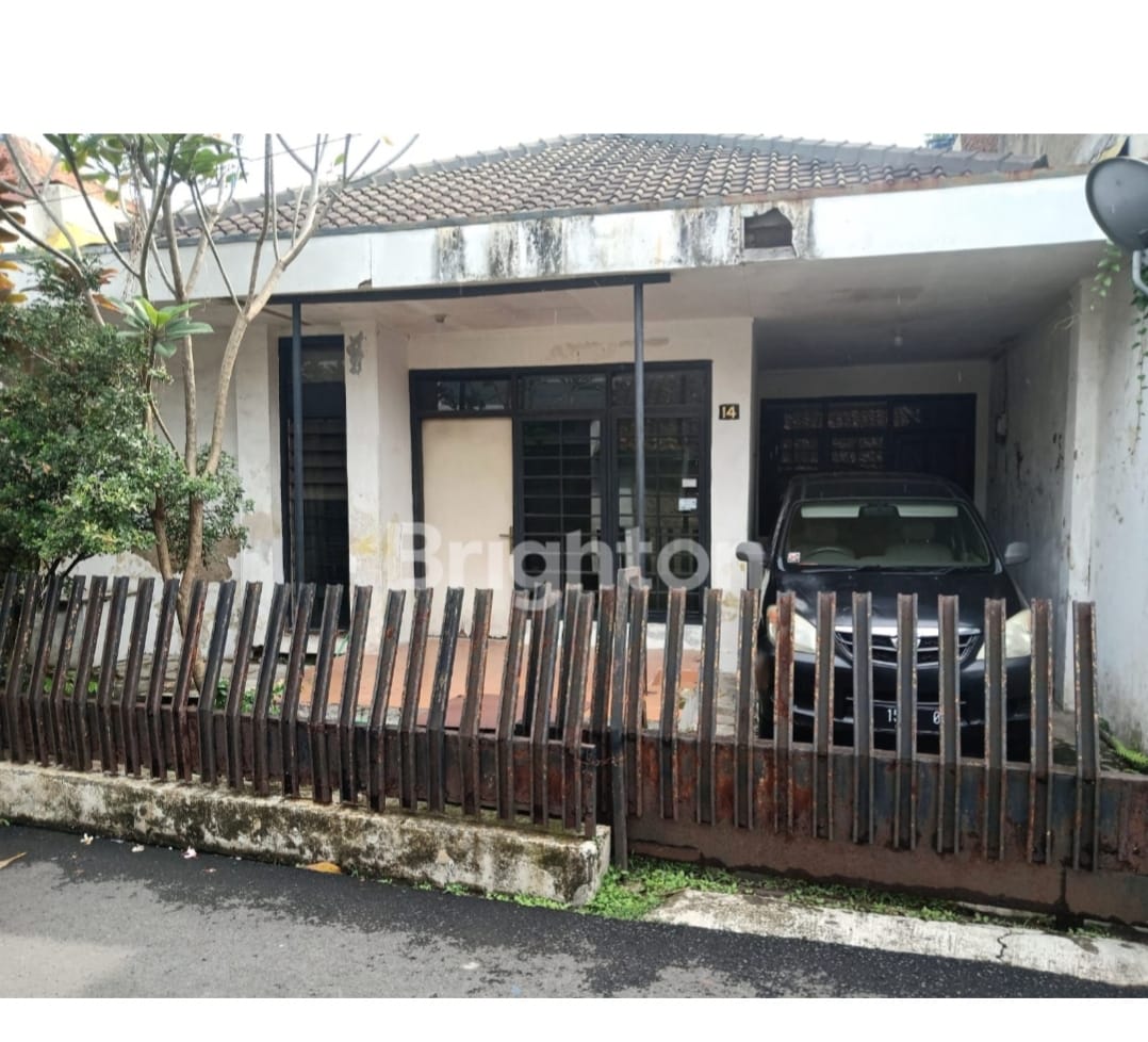Spacious 5-Bedroom House for Sale in Karasak, Bandung with Freehold Title