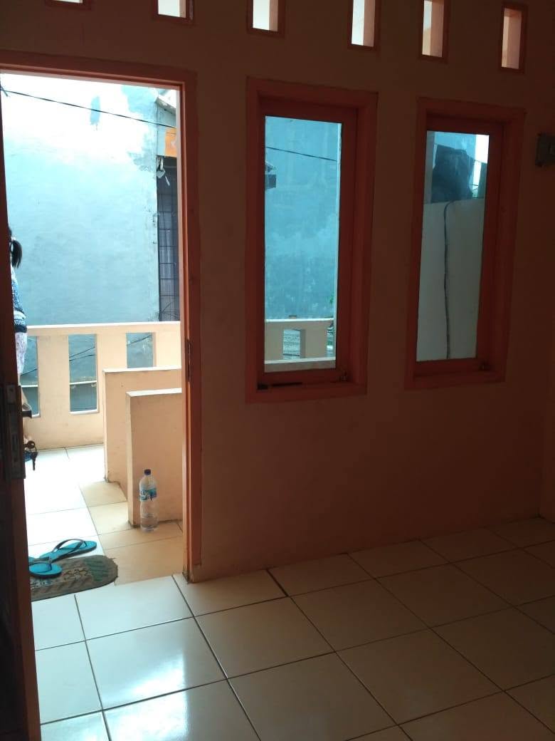 3-Bedroom House for Sale in Yogyakarta with Garage and Balcony 7