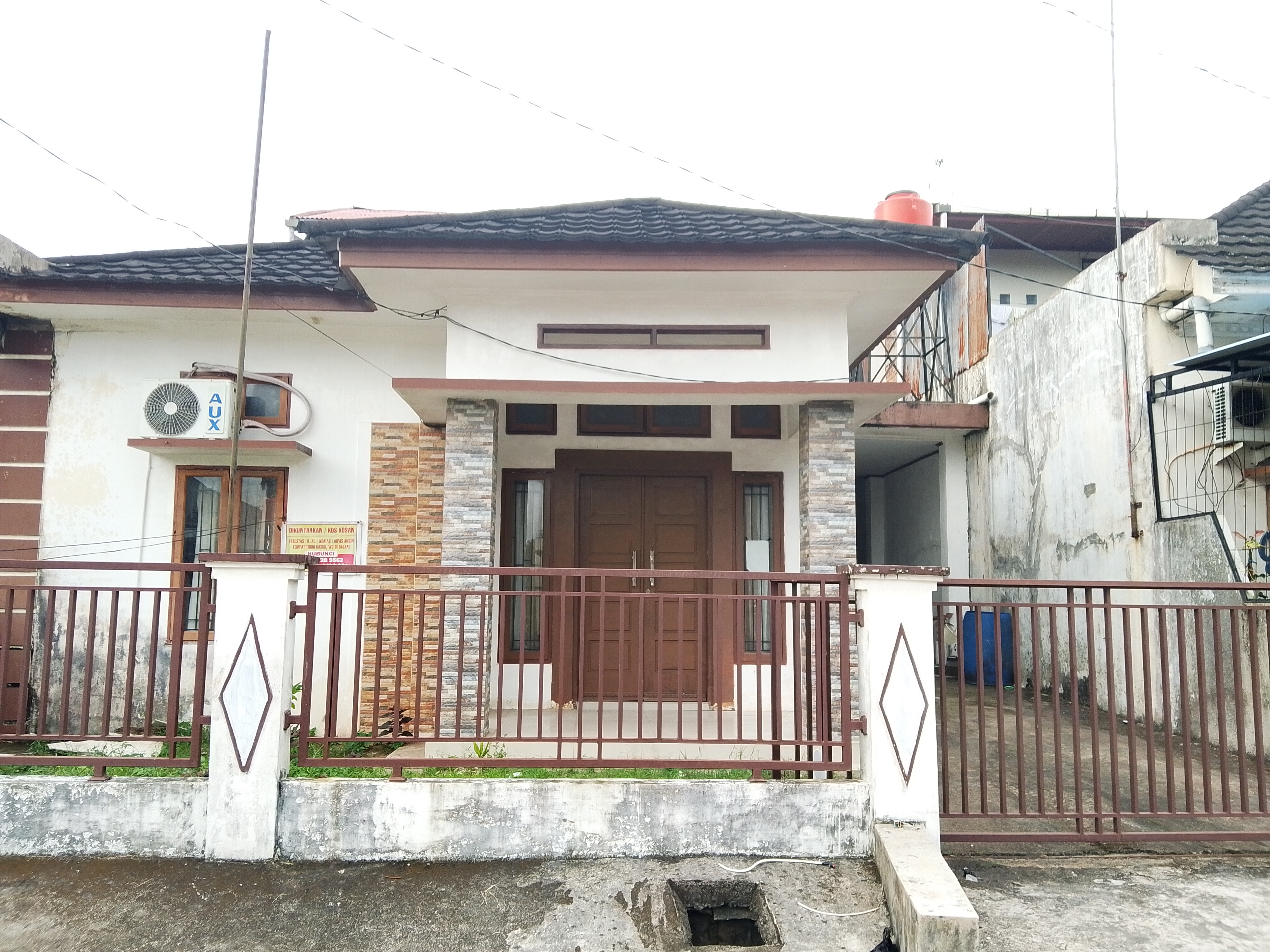 Spacious 9-Bedroom House for Sale & Rent in Graha Residen Taqwa, Padang 2