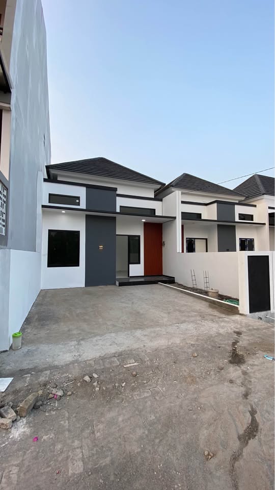 3-Bedroom House for Sale in Tanjungsari Pedurungan Tengah, Semarang with Garden and Parking