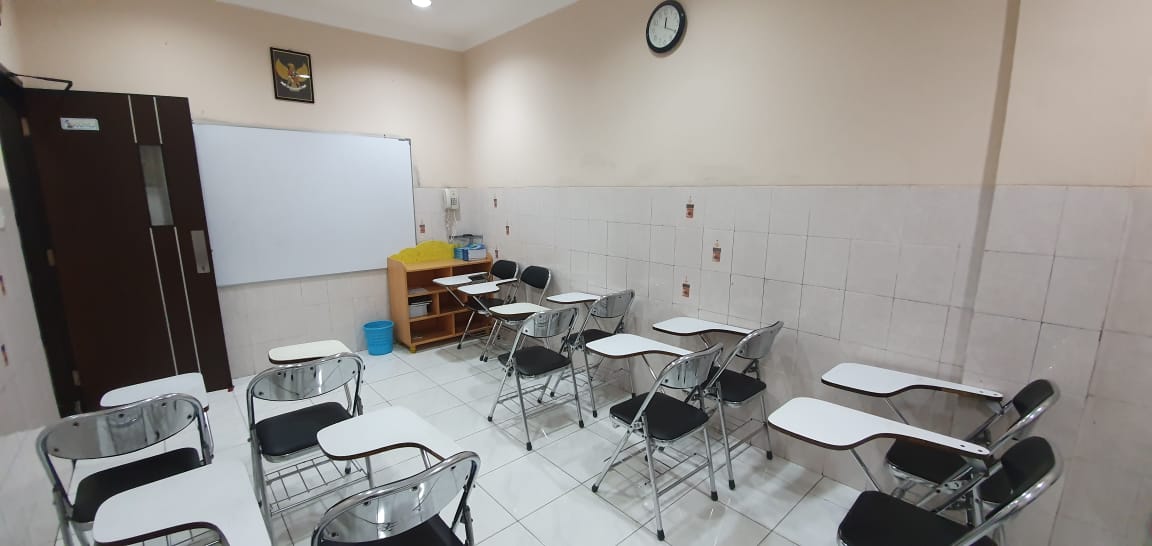 Spacious Semi-Furnished Shophouse for Sale in Cengkareng Barat, Jakarta Barat 2