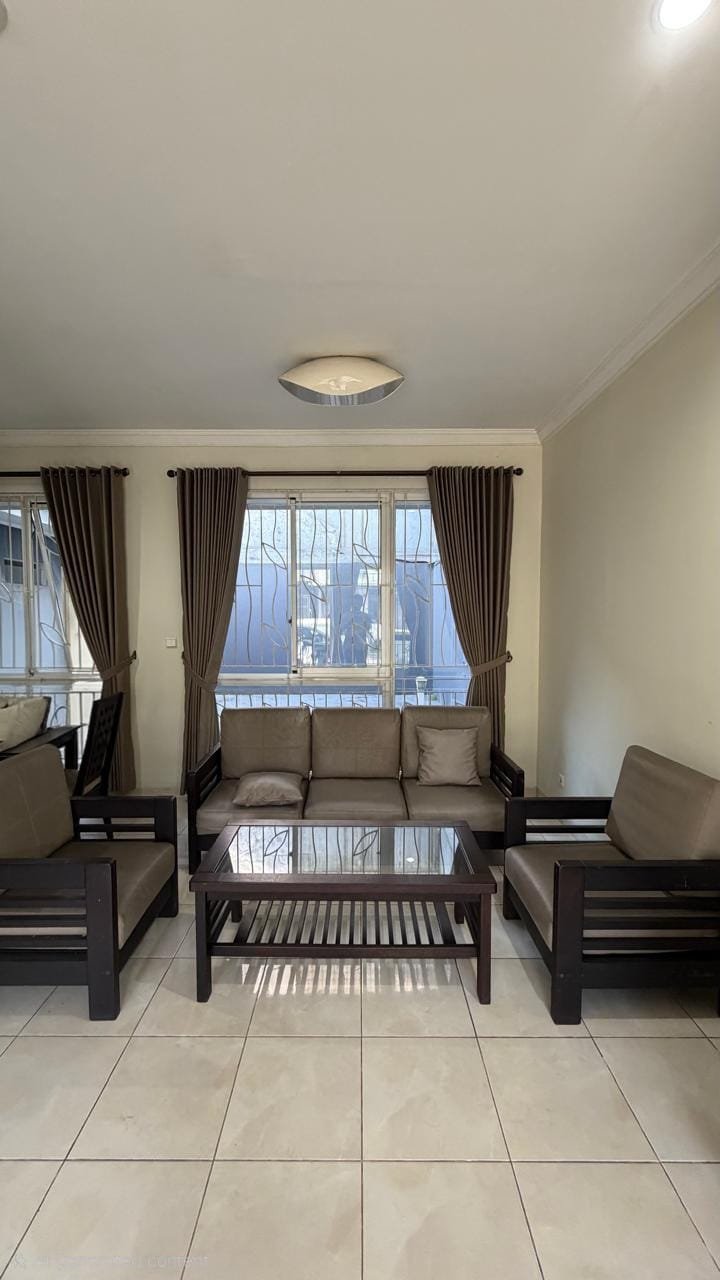 House for Sale Ready Move in Furnish Good Location Safe Easy Adapt 3