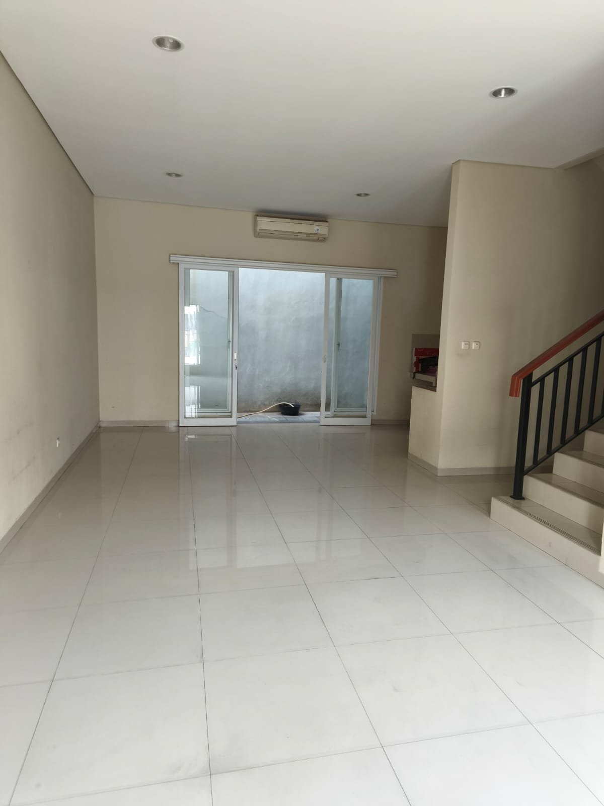 House Alam Sutera Tangerang Selatan for Sale Housing Area Safe Place Friendly Community 2