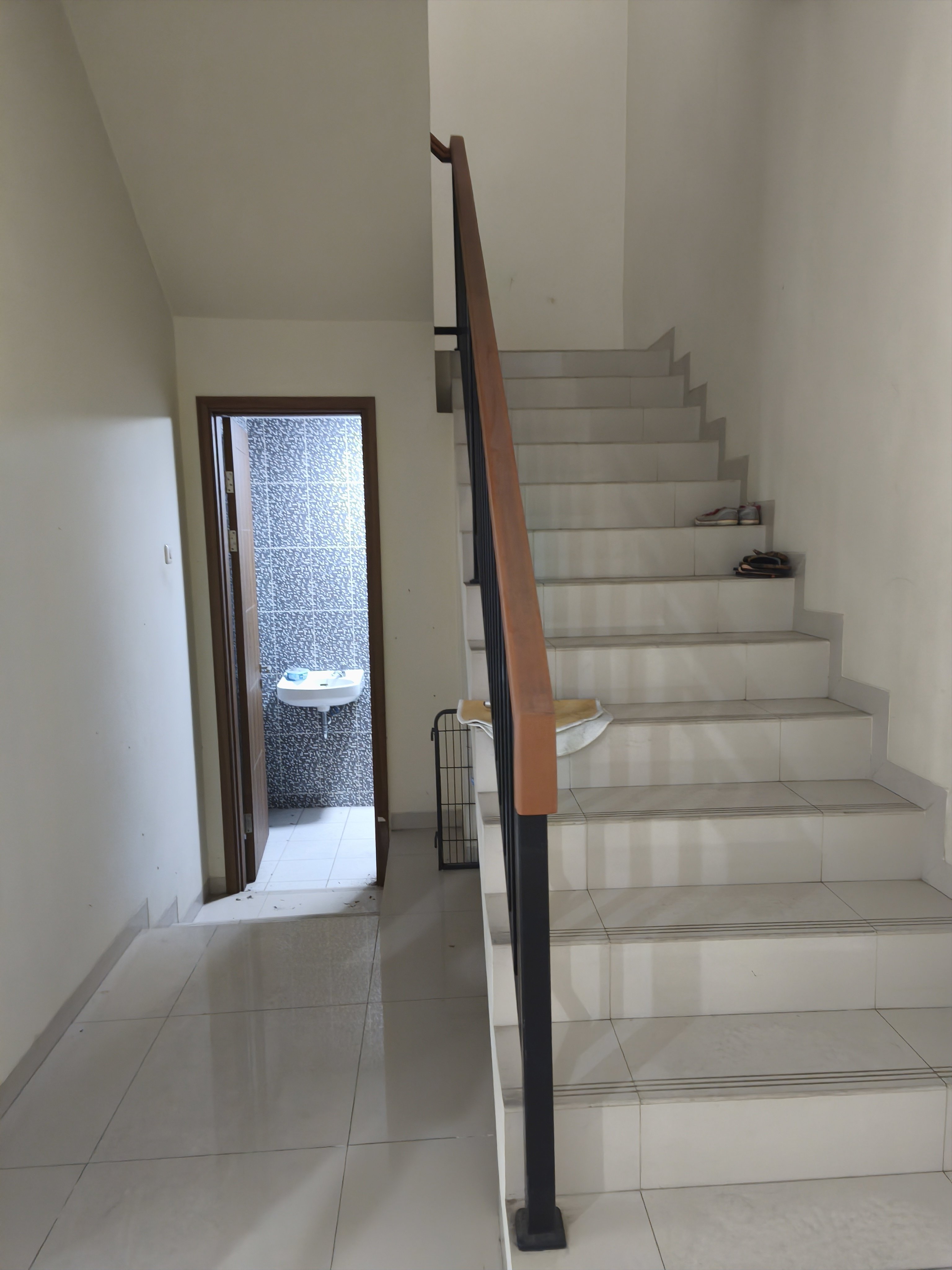 House Alam Sutera Tangerang Selatan for Sale Housing Area Safe Place Friendly Community 3
