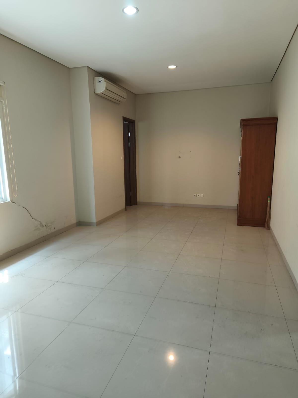 House Alam Sutera Tangerang Selatan for Sale Housing Area Safe Place Friendly Community 6