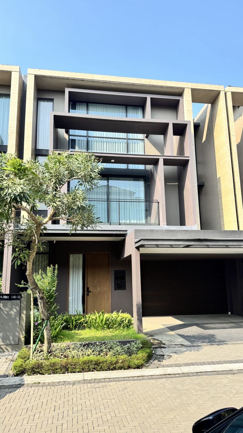 House For Rent BSD city Tangerang Selatan Ready Move in Good Location Near Supermarket