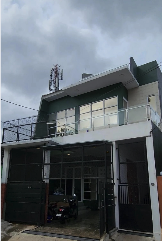 Rumah Mewah Kebon Jeruk Jakarta Barat | LT 217 m², LB 520 m², SHM