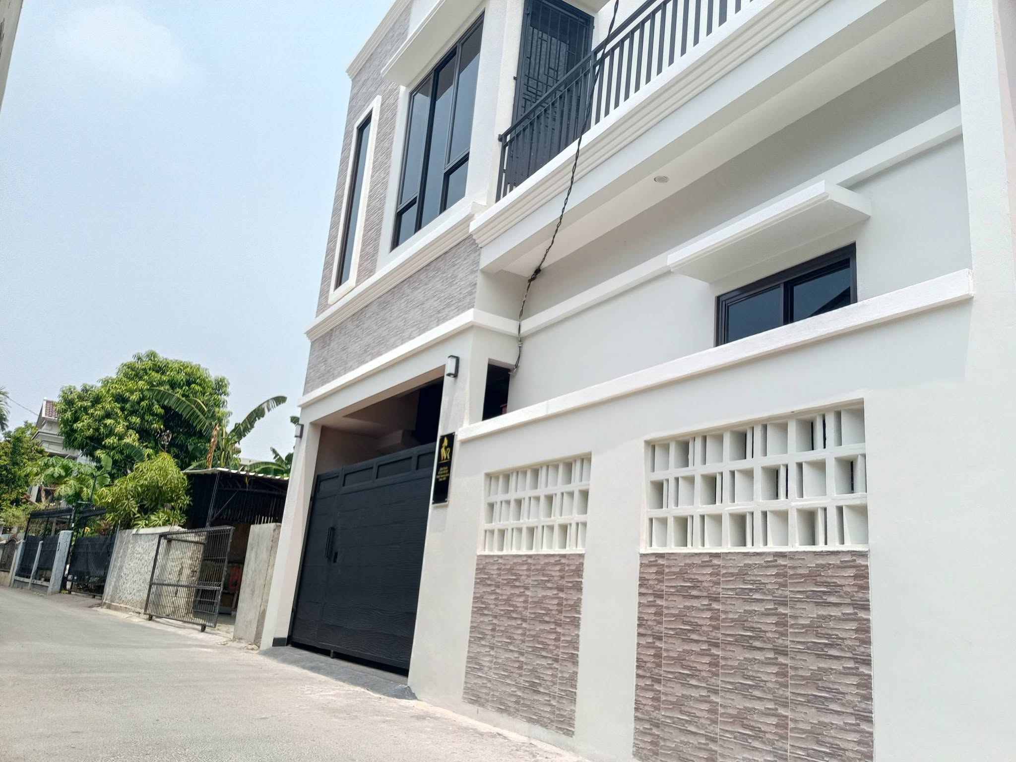 3-Bedroom House for Sale in Munjul, Cipayung, East Jakarta with Smart Lock and Balcony