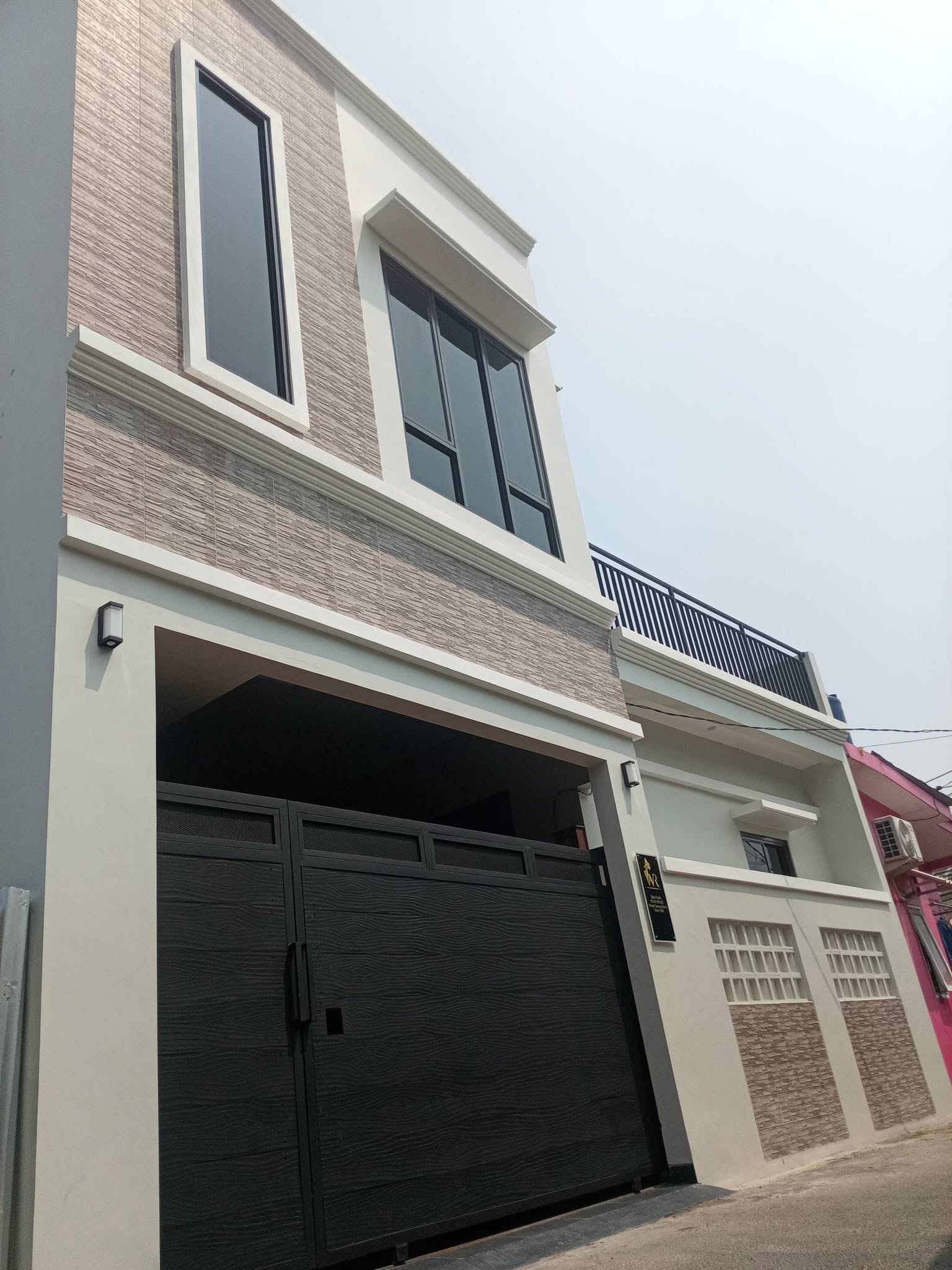 3-Bedroom House for Sale in Munjul, Cipayung, East Jakarta with Smart Lock and Balcony 2