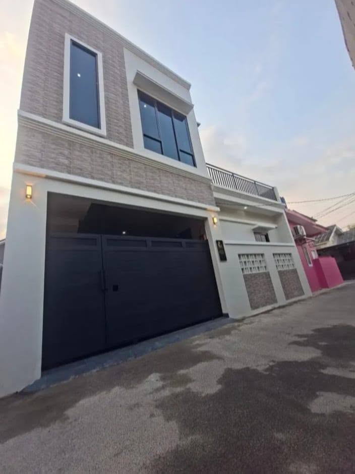 3-Bedroom House for Sale in Munjul, Cipayung with Balcony and Carport