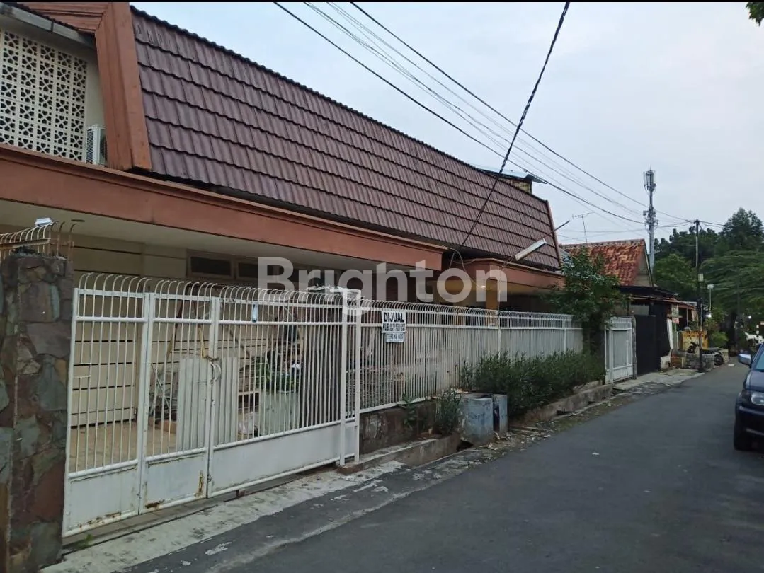 Spacious Guesthouse for Sale in Grogol, Jakarta Barat with 23 Bedrooms 2