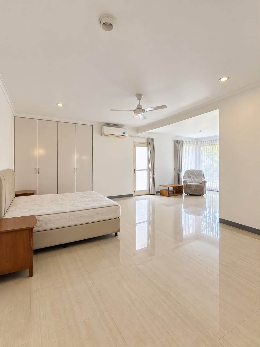 Spacious 4-Bedroom House for Rent in Kemang, South Jakarta with Swimming Pool 3
