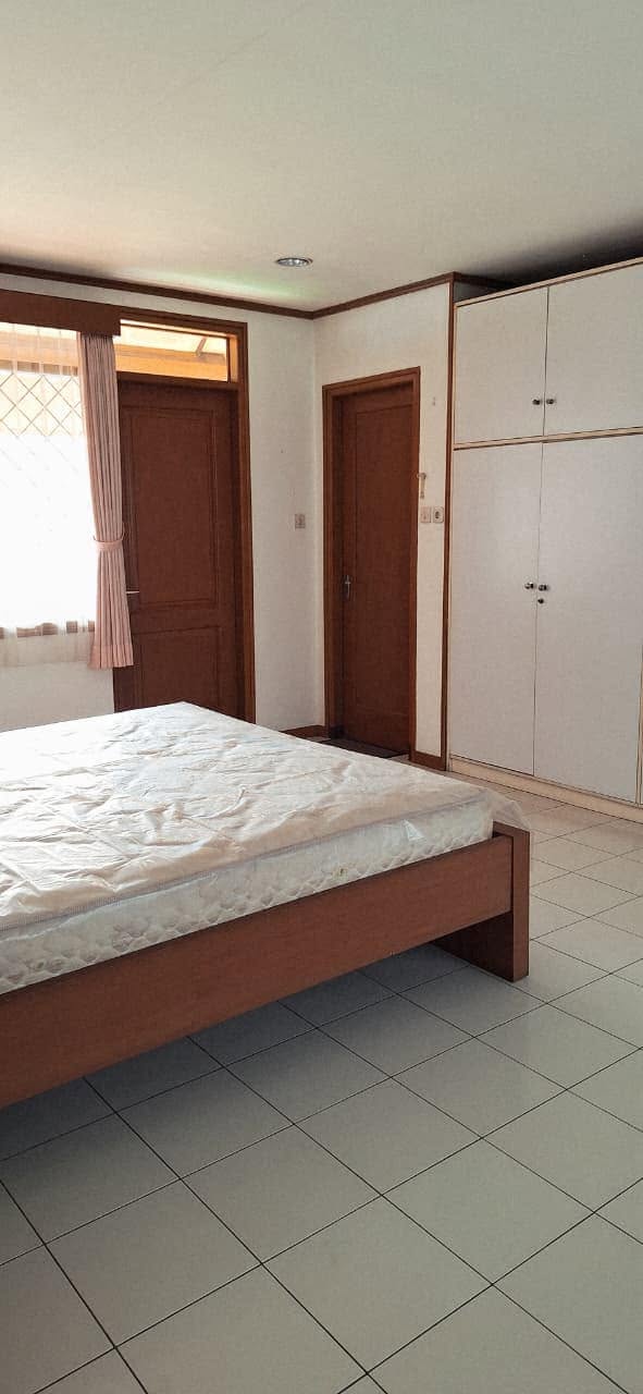 Fully Furnished 3-Bedroom House for Rent near Pondok Indah Mall 1, South Jakarta 8