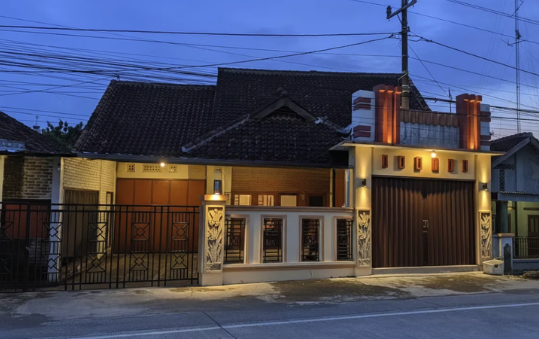 Rumah + Kios Tepi Jl. Kartini Karangmalang Sragen | SHM, LT 232 m² | Rp 925.000.000