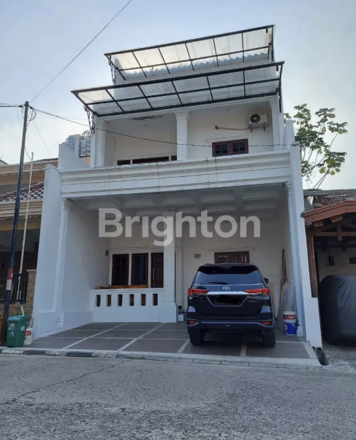 Rumah 3 Lantai Pesona Depok Estate Margonda | 5 KT, SHM, Semi Furnished | Rp 3.300.000.000 2