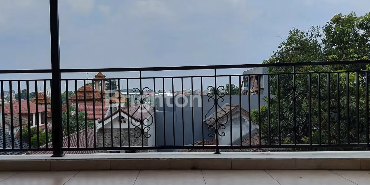 Rumah 3 Lantai Pesona Depok Estate Margonda | 5 KT, SHM, Semi Furnished | Rp 3.300.000.000 7