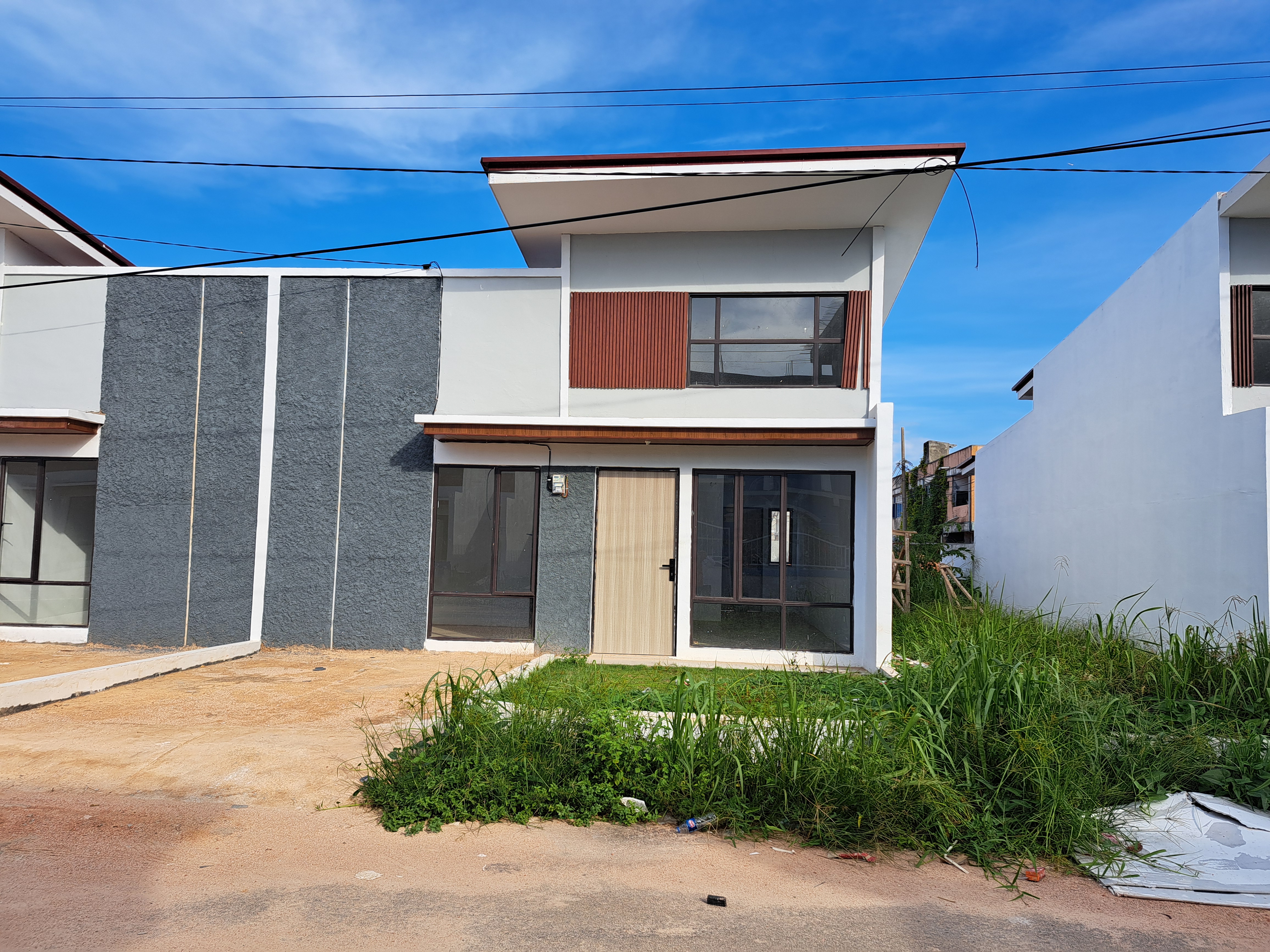 3-Bedroom House for Sale on Jalan Hang Tuah, Batu Besar, Batam with Garden & Terrace