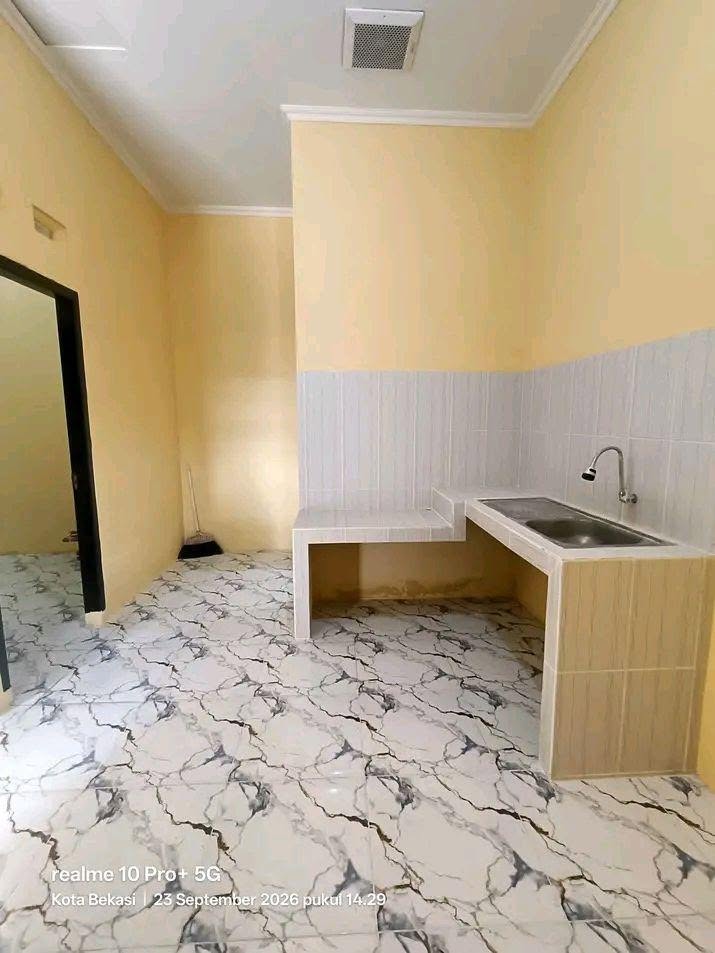 2-Bedroom House for Sale in Teluk Pucung, Bekasi with Carport 5