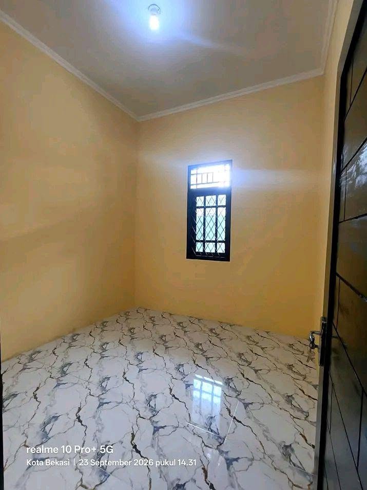 2-Bedroom House for Sale in Teluk Pucung, Bekasi with Carport 7