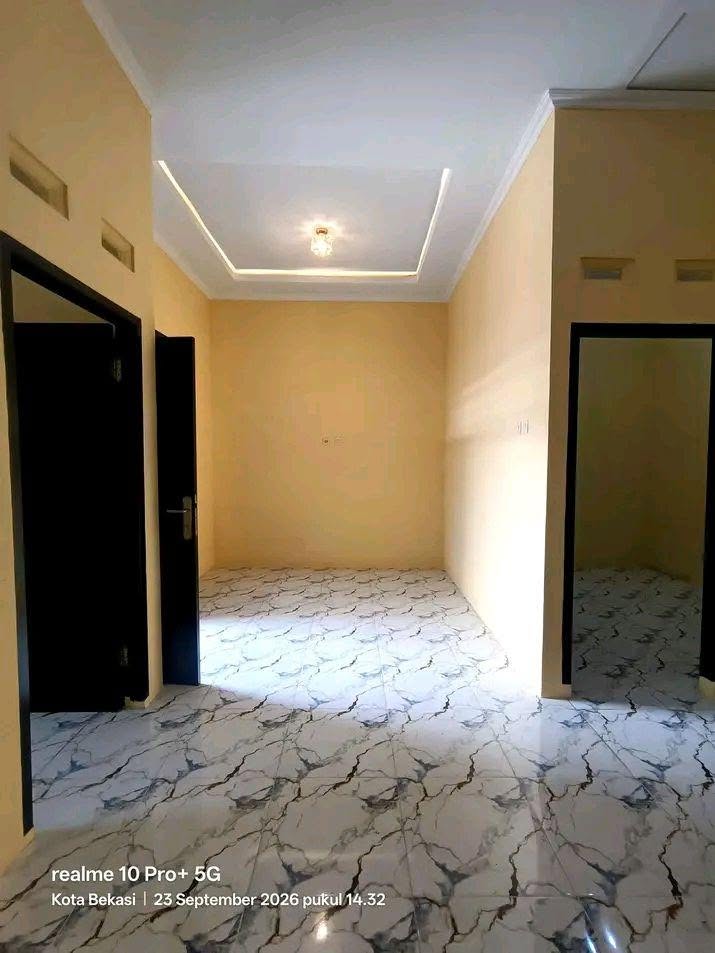2-Bedroom House for Sale in Teluk Pucung, Bekasi with Carport 8
