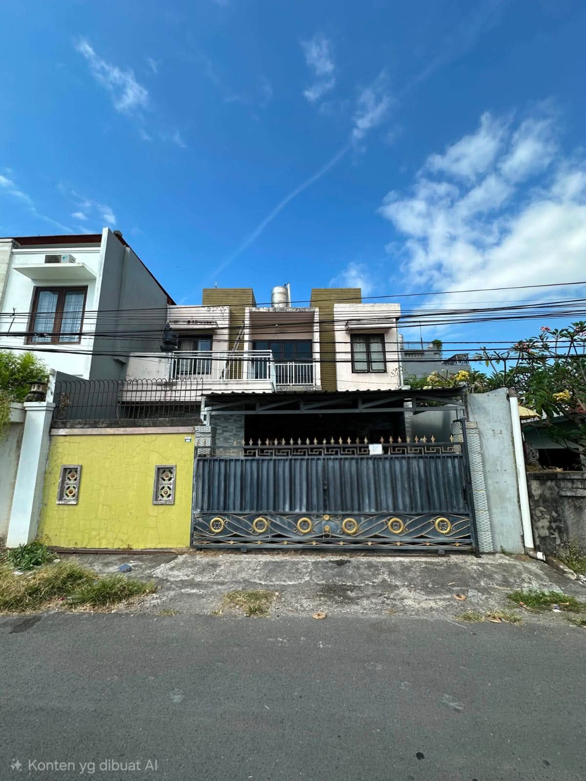 Spacious 4-Bedroom House for Yearly Rent in Renon, Denpasar with Parking & Balcony 2