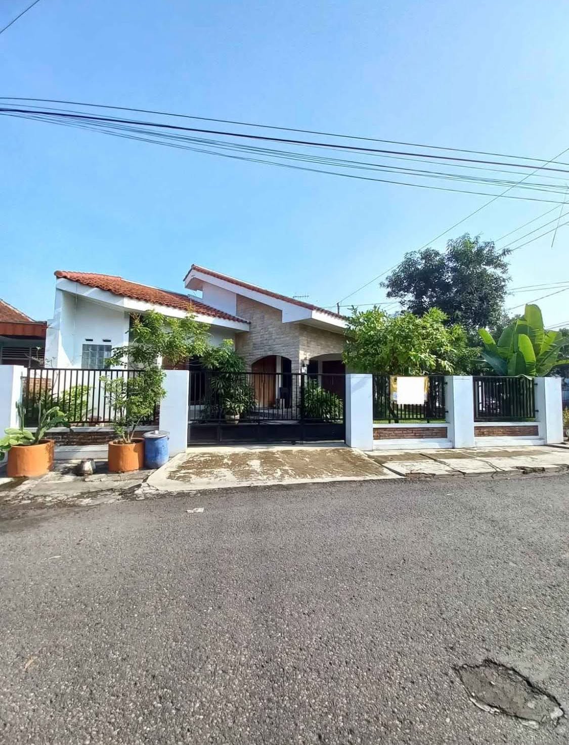 Spacious 5-Bedroom House for Sale in South Jogja City Center, Yogyakarta 2