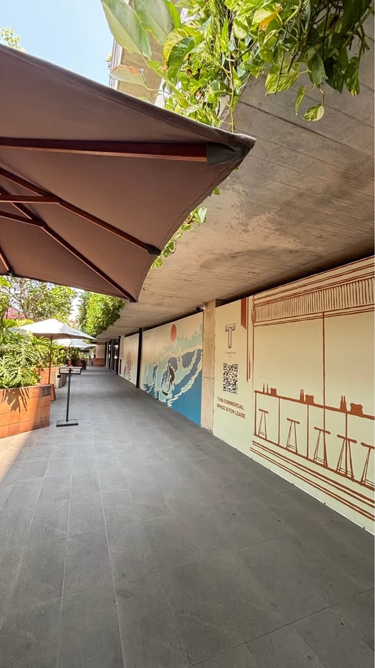 Commercial Property for Rent near Canggu Community School, Bali with Parking 2
