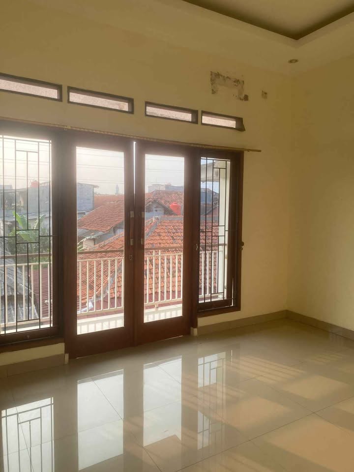 3-Bedroom House for Sale on Jl Kebagusan Raya, South Jakarta with Garage and Carport 5
