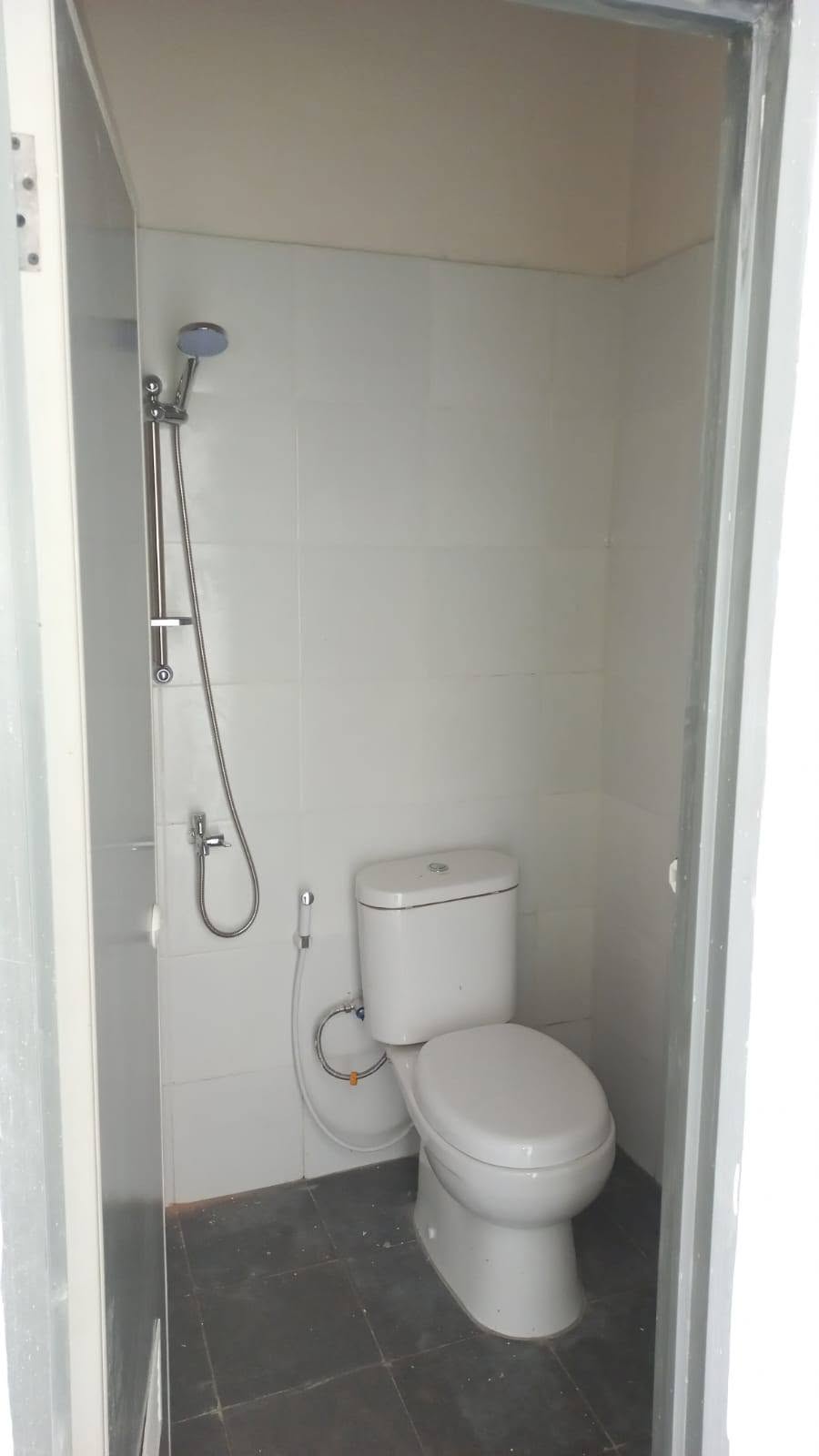 House for Sale in Senopati Estate, Jakarta Barat with Parking 3