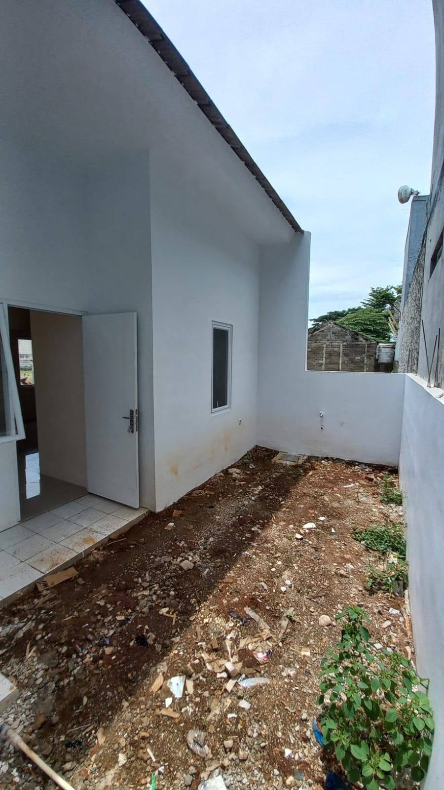 House for Sale in Senopati Estate, Jakarta Barat with Parking 4