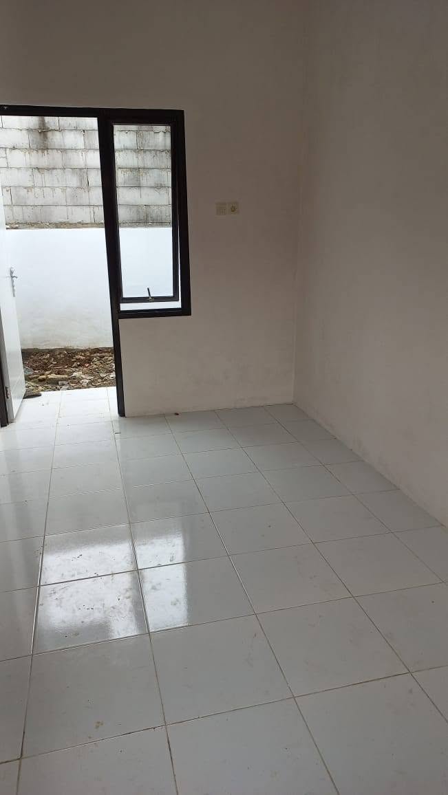House for Sale in Senopati Estate, Jakarta Barat with Parking 6