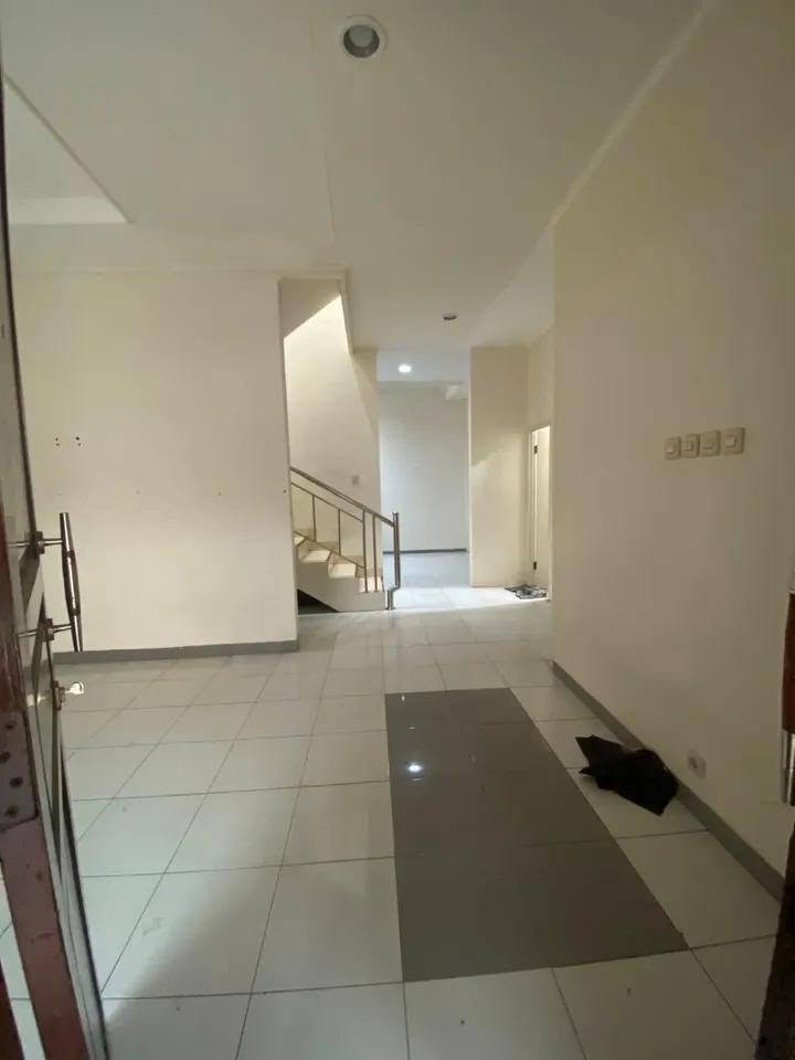 Spacious 5-Bedroom House for Sale in Pondok Ranggon Cipayung, East Jakarta 5