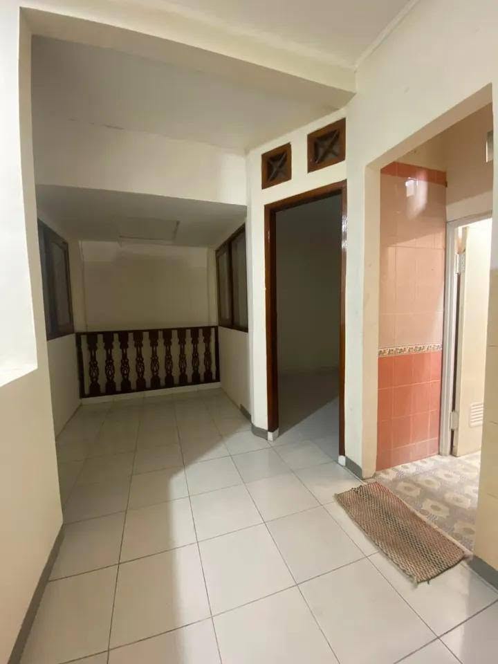 Spacious 5-Bedroom House for Sale in Pondok Ranggon Cipayung, East Jakarta 6